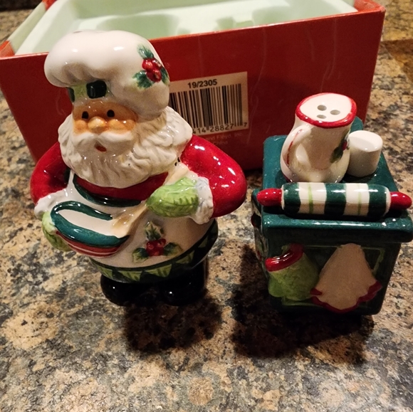 Fitz and Floyd Santa's Kitchen Slat & Pepper Shakers, New - Picture 9 of 10